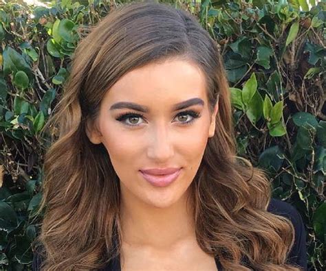 Molly Eskam .
